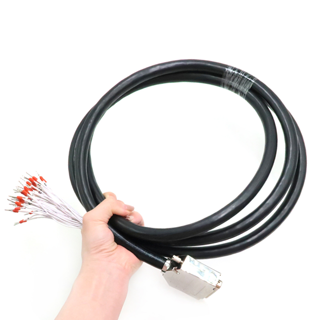 Professioneller Kabelhersteller, kundenspezifischer Metall-DB25-Stecker mit Kabel