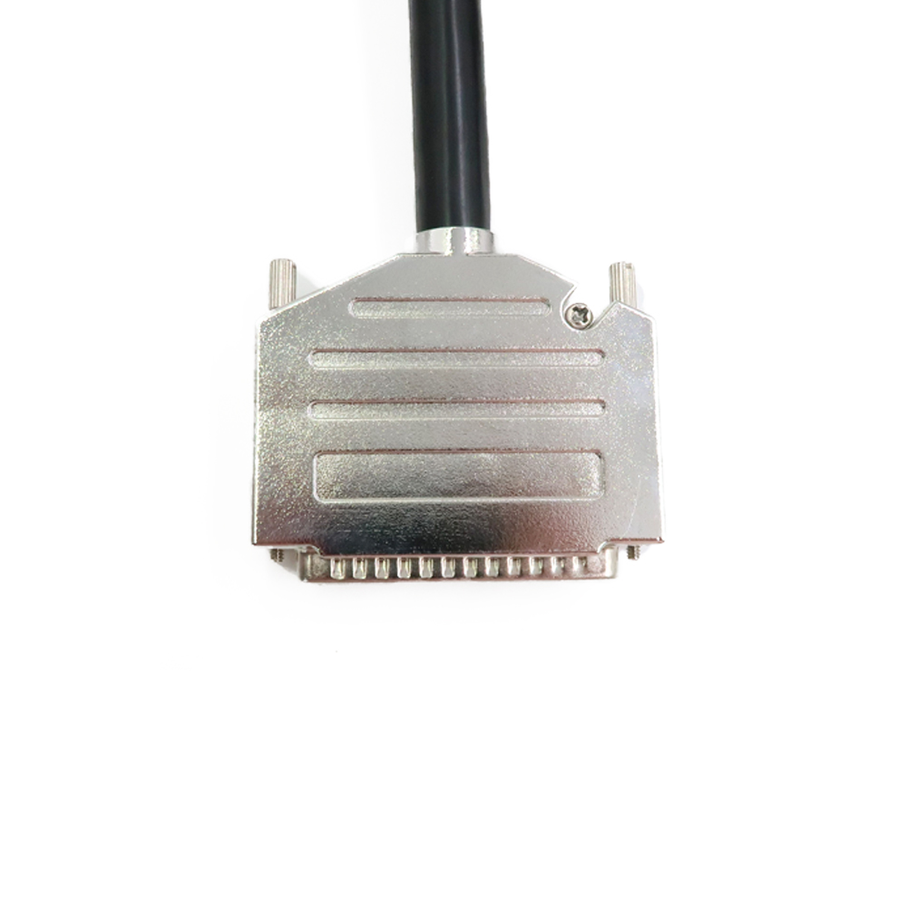 Professionell kabeltillverkare Skr&auml;ddarsydd DB25-kontakt i metall med kabel